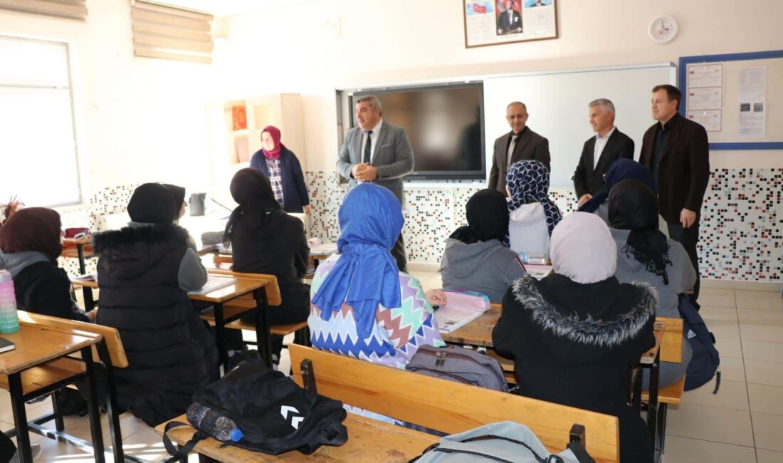 Afyonkarahisar İl Milli Eğitim Müdürü Miraç Sünnetci, öğretmenlerin görüş ve