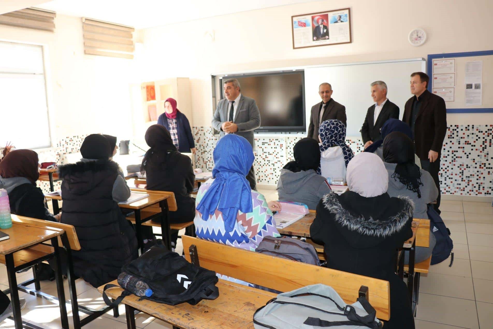Afyonkarahisar İl Milli Eğitim Müdürü Miraç Sünnetci, öğretmenlerin görüş ve
