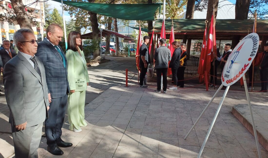 Şuhut’ta öğretmenler anıldı 24 Kasım Öğretmenler Günü kutlama programı çerçevesinde Afyonkarahisar’ın Şuhut ilçesinde