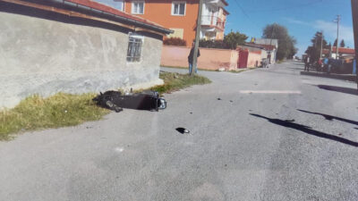 Afyonkarahisar’da otomobilin çarptığı motosiklet sürücüsünün birkaç saniye içerisinde gözden kaybolup