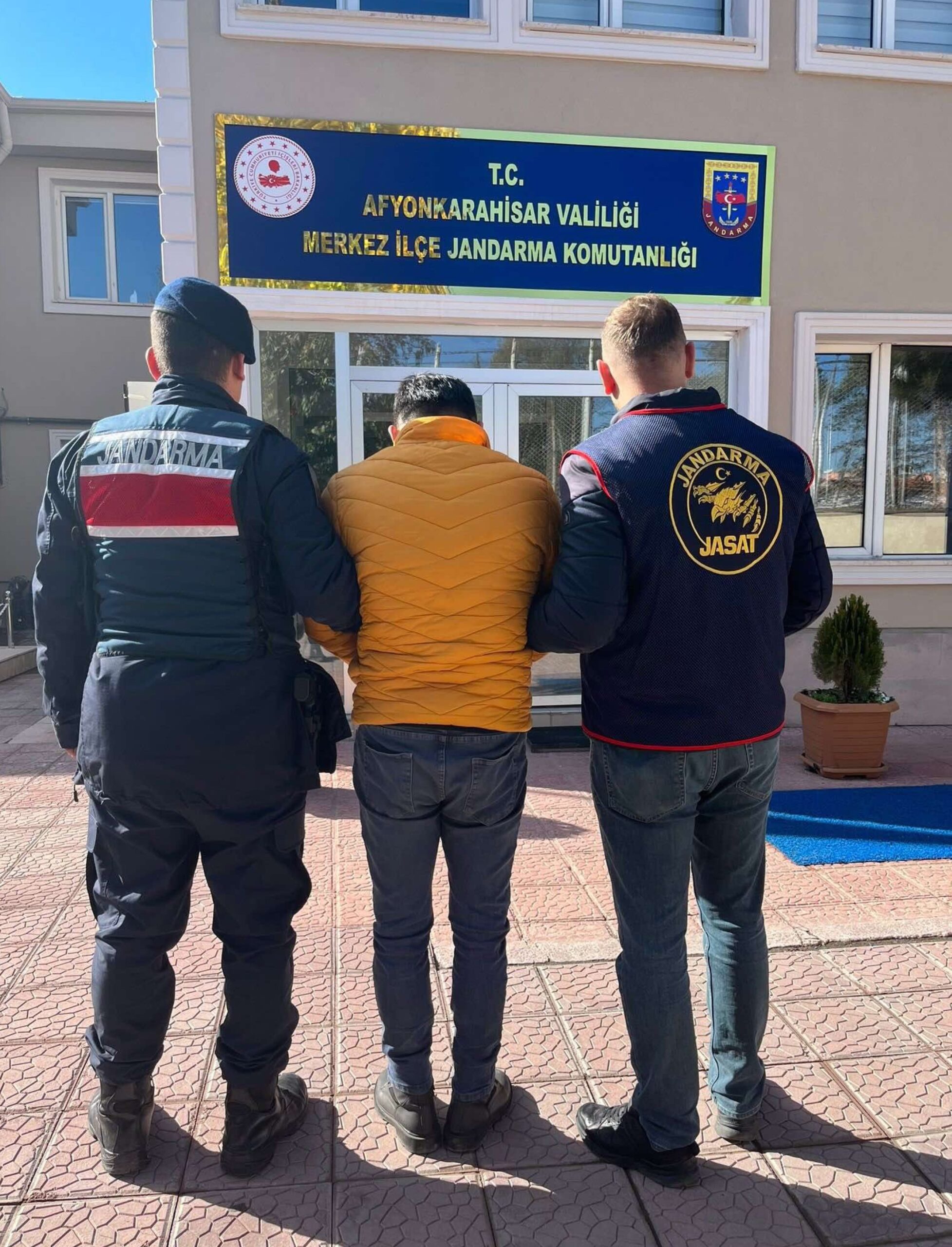Afyonkarahisar’da 13 yıl 4 ay hapis cezası ile aranan şahıs