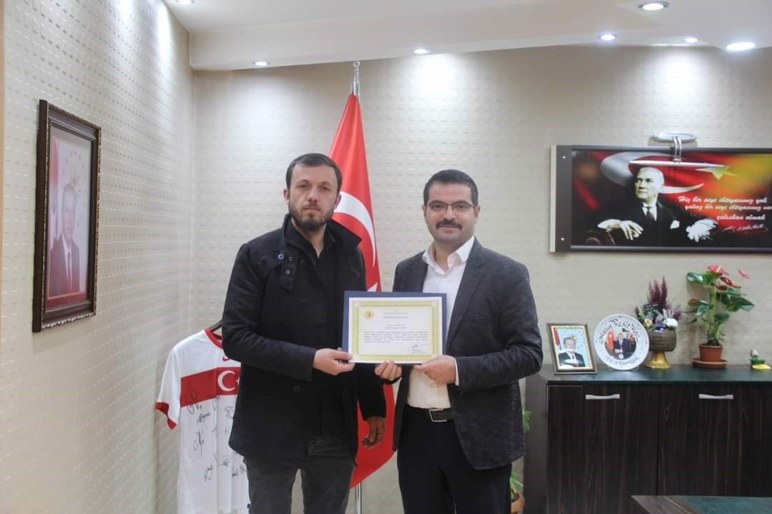 Afyonkarahisar’ın Şuhut ilçesinde köylerdeki ilkokullarda eğitim gören öğrencilerin ücretsiz saç