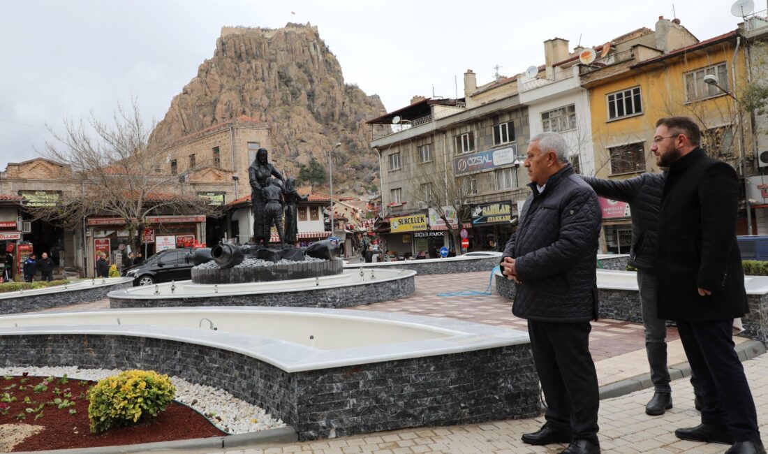 Afyonkarahisar Belediyesinin vizyon projelerinden birisi olan Bedesten Kavşağı projesi tamamlandı.