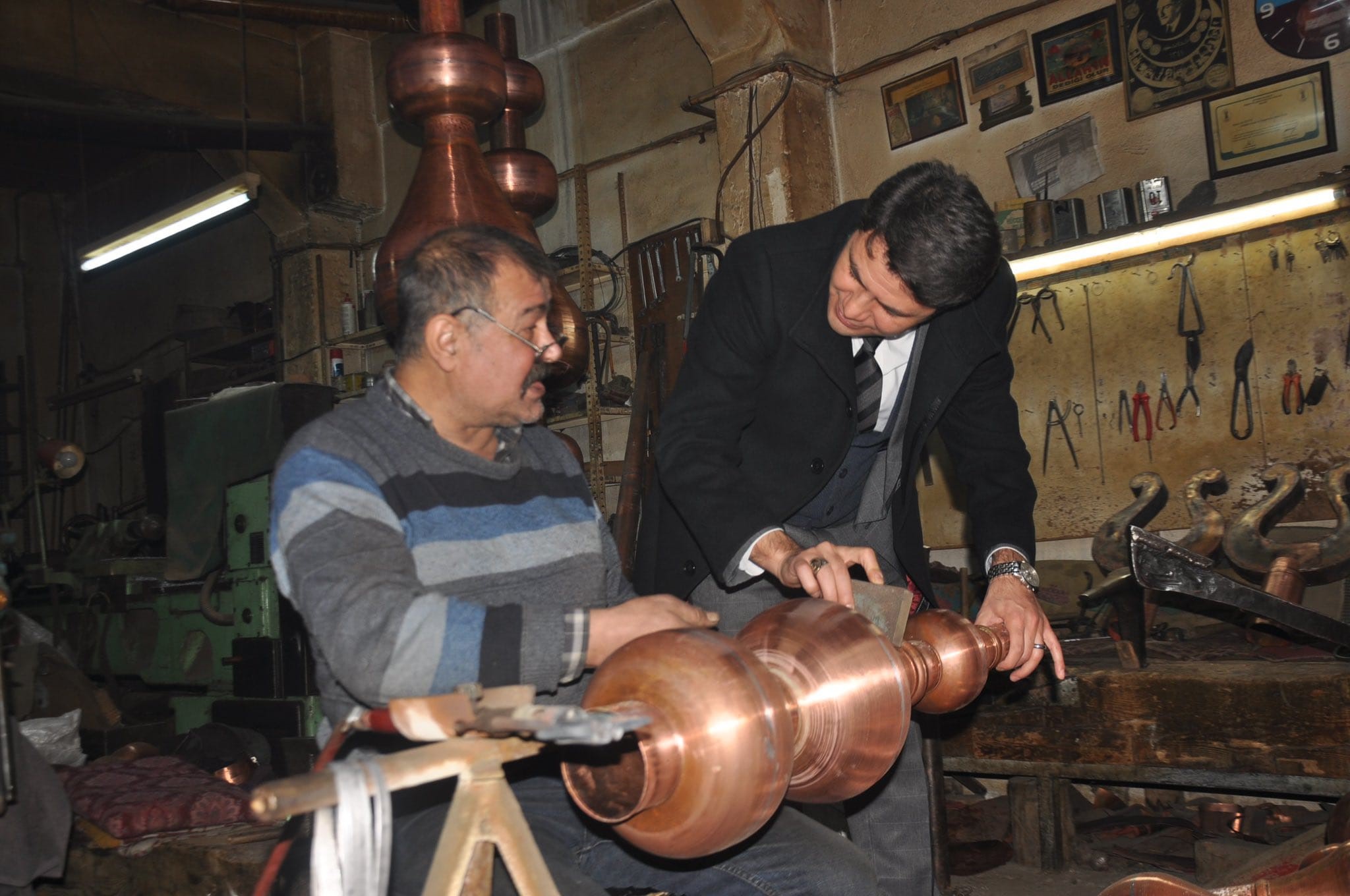 Afyonkarahisar’ın Sandıklı ilçesinde bakıcılık mesleği büyük bir azimle devam ettiriliyor.