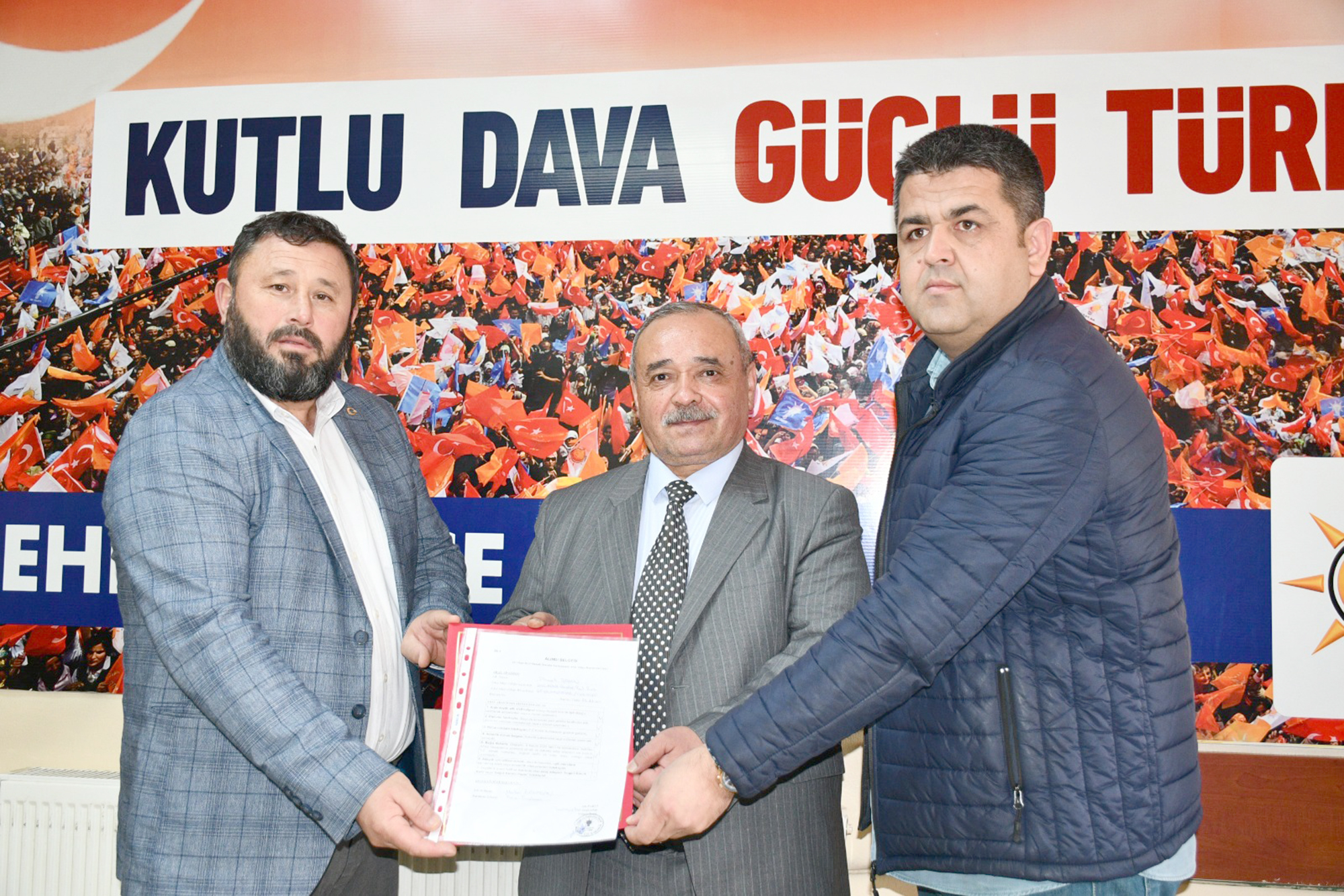 İscehisar Belediye Başkanı Ahmet Şahin, yerel seçimler öncesi AK Parti’den