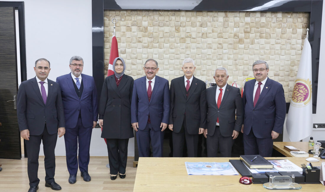 Çevre, Şehircilik ve İklim Değişikliği Bakanı Mehmet Özhaseki, Belediye Başkanı