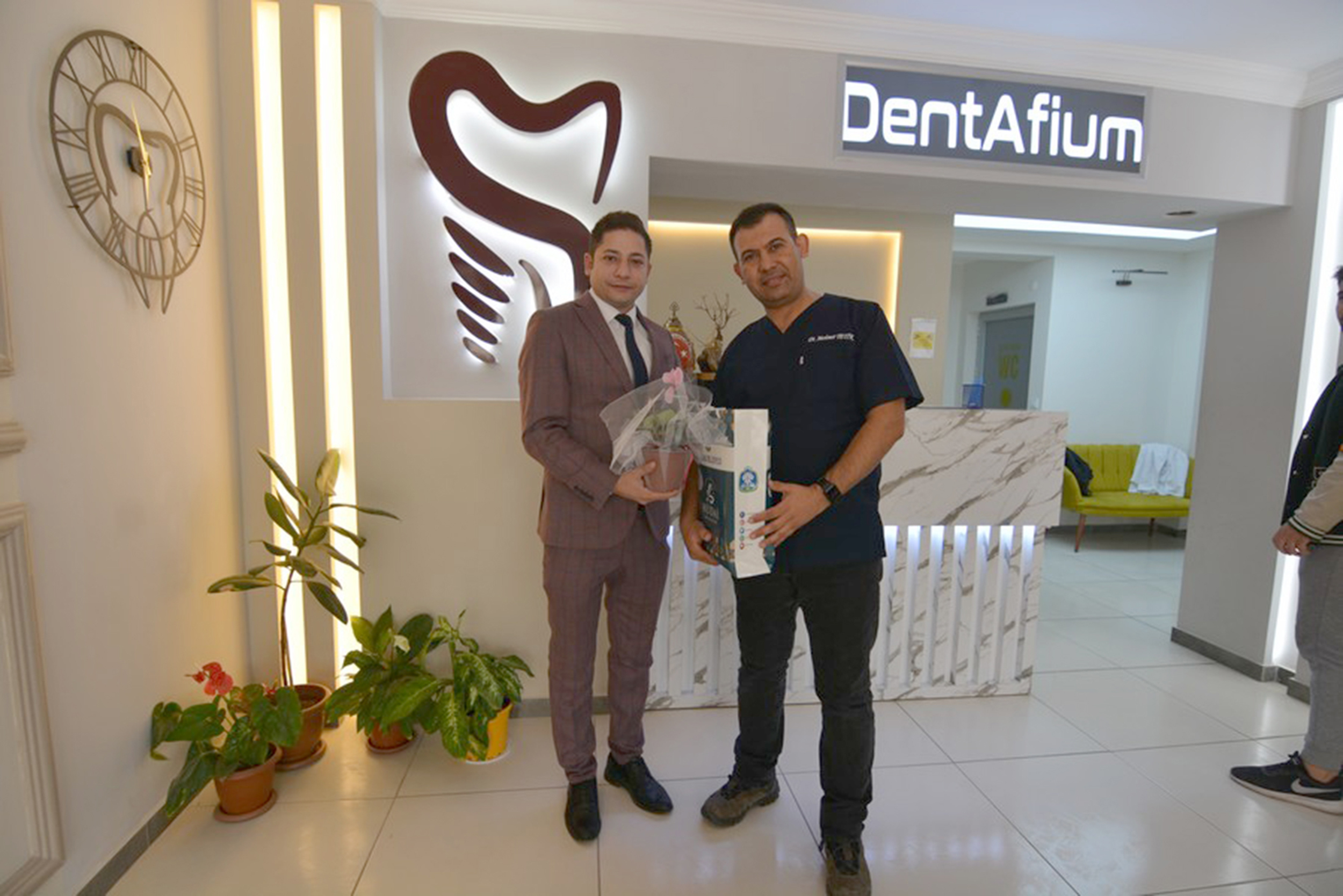 Sandıklı Belediye Başkanı Dr. Mustafa Çöl, 22 Kasım Dünya Diş