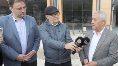 Afyonkarahisar’daki gazetecilerle birlikte Afyonkarahisar Belediyesi’nin yatırımlarını inceleyen Belediye Başkanı Mehmet