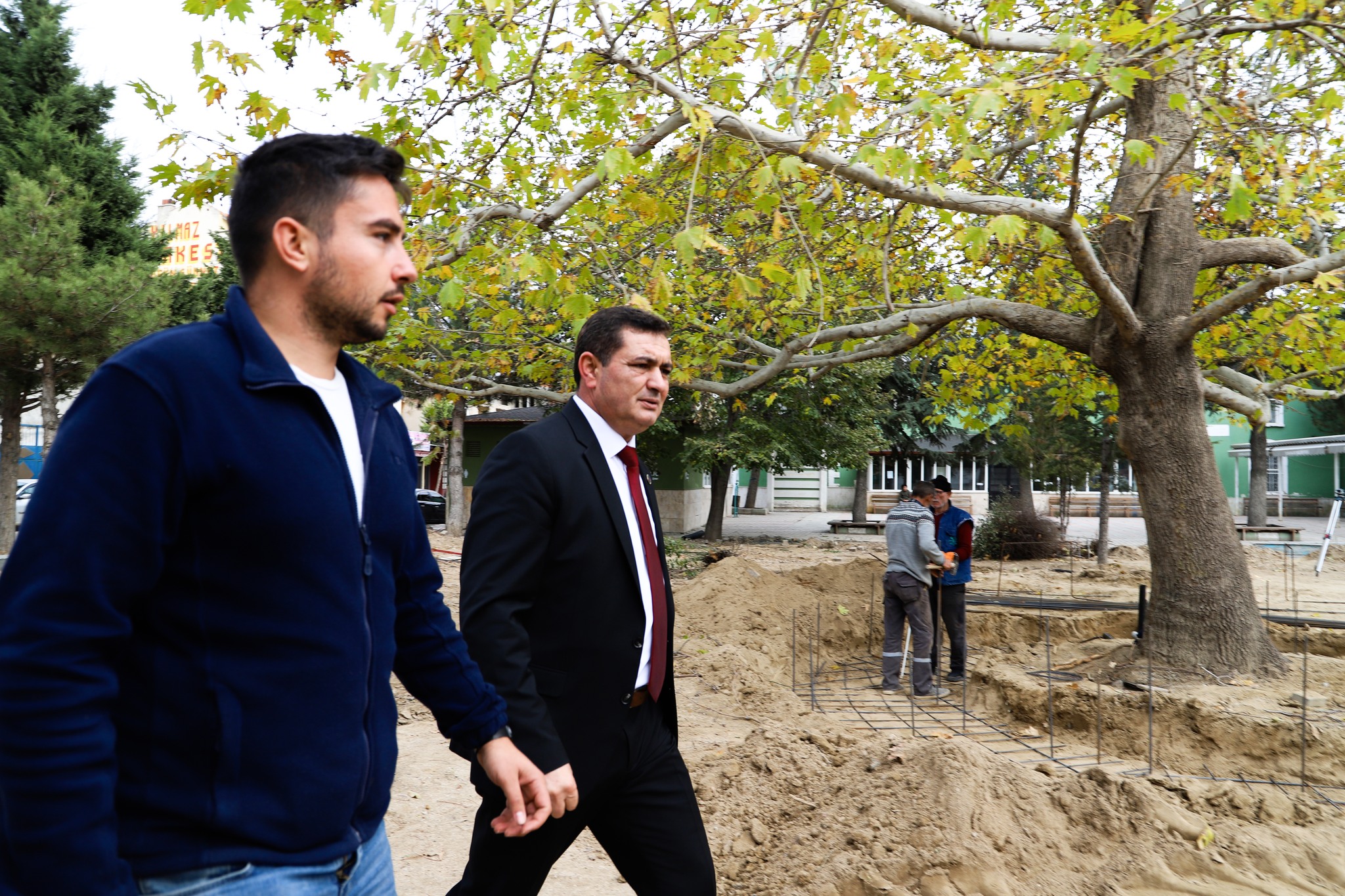 Çobanlar Belediye Başkanı Ali Altuntaş, yeni meydan projesi kapsamında yapılan