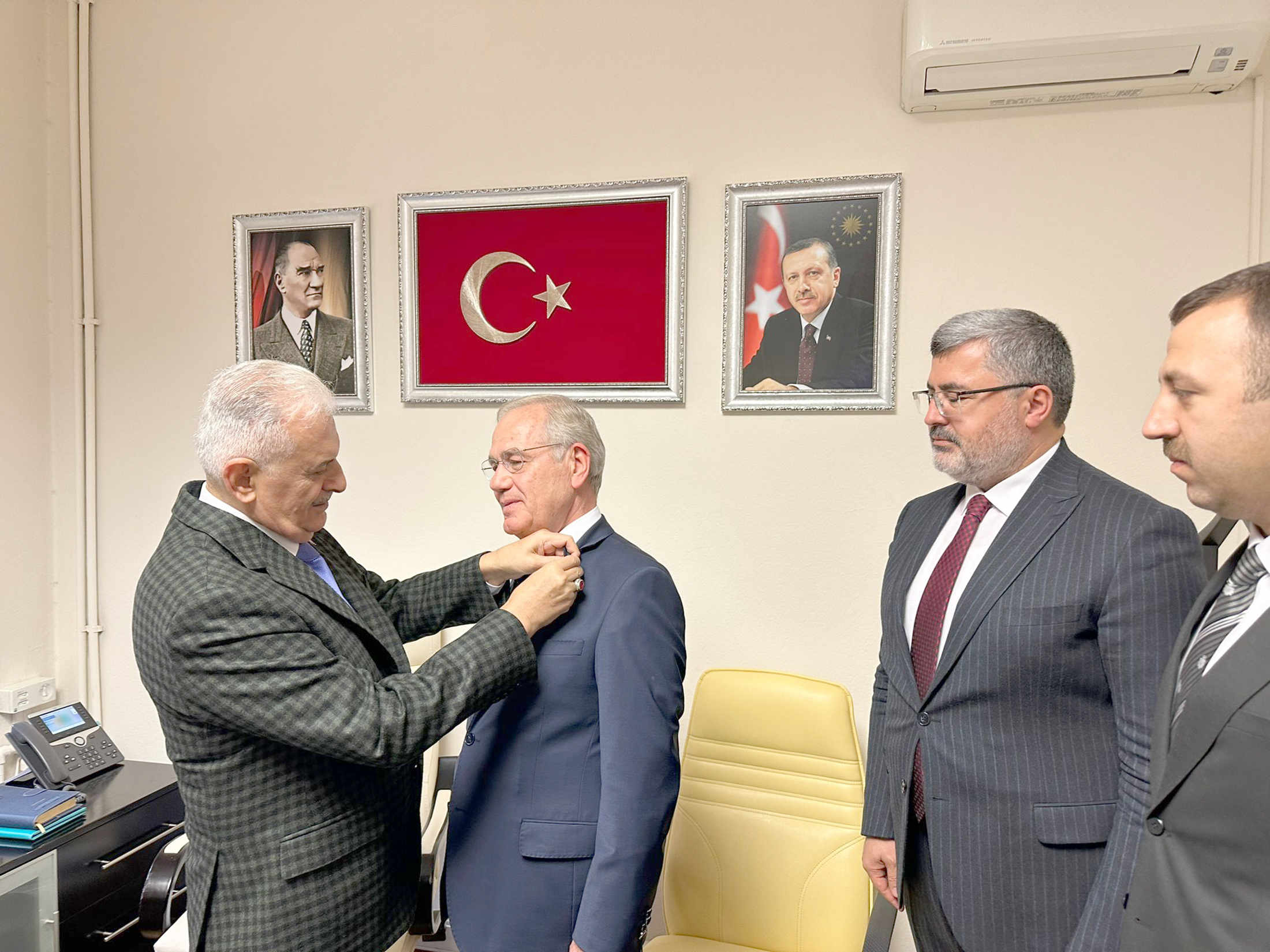 Kısa bir süre önce İYİ Parti’den ayrılan Dinar eski Belediye