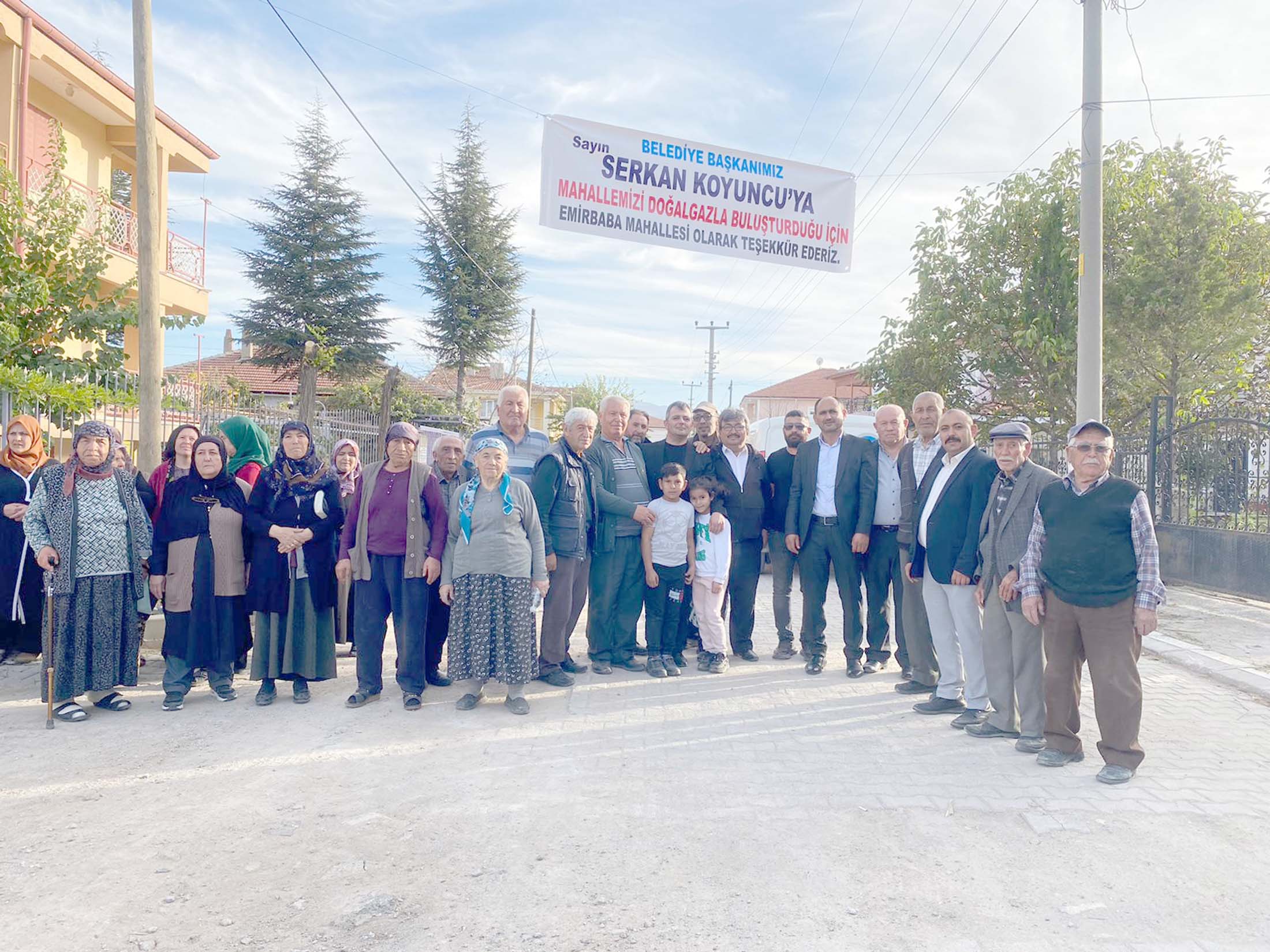 Emirdağ Belediye Başkanı Serkan Koyuncu, vatandaşların taleplerini dinleyerek talepler doğrultusunda