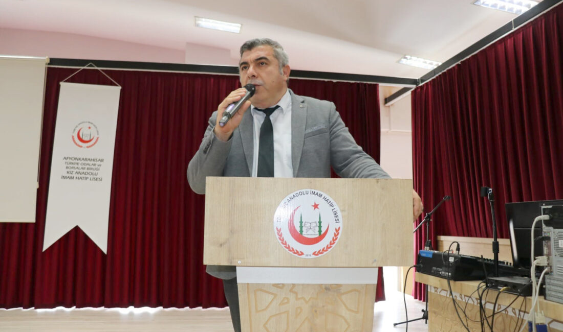  İmam Hatip Ortaokulu ve İmam Hatip Lisesi idarecileriyle toplantı düzenleyen