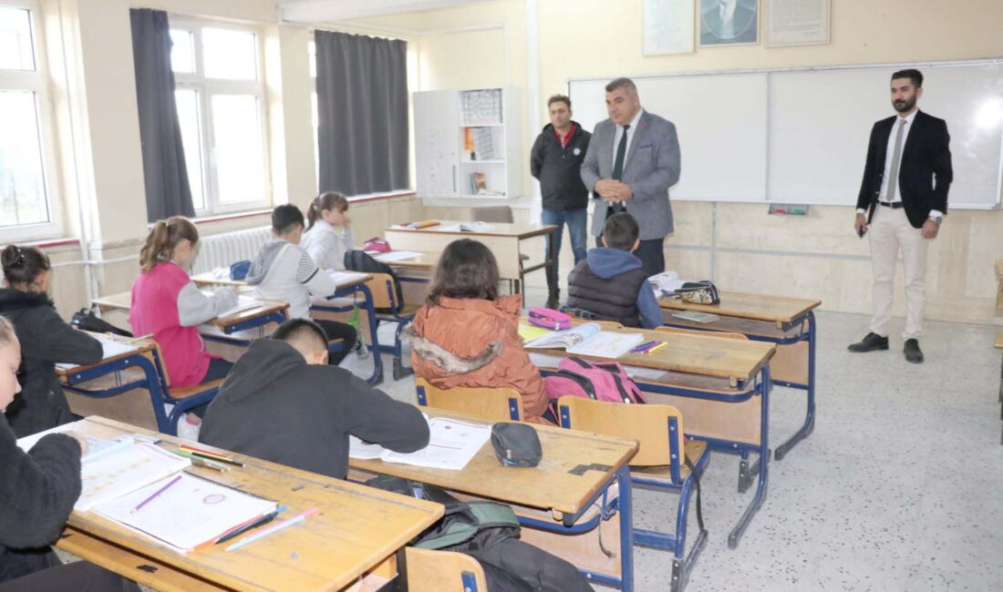 İl Milli Eğitim Müdürü Miraç Sünnetci, Gebeceler Ortaokulu’nu ziyaret ederek