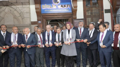 Afyonkarahisar’da bazı temaslarda bulunan Cumhurbaşkanlığı YİK Başkanvekili ve TBMM eski