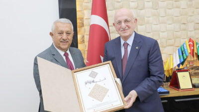   TBMM eski Başkanı ve Cumhurbaşkanlığı YİK Başkan Vekili İsmail