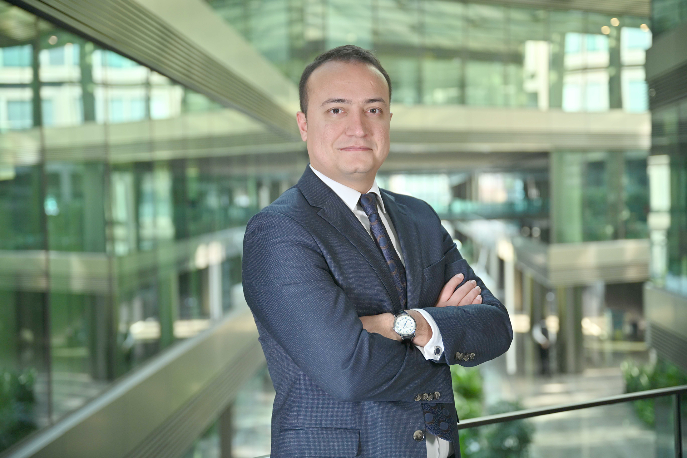 Elektrik dağıtım şirketi OEDAŞ, yüksek gerilim elektrik direklerindeki kısmi deşarj