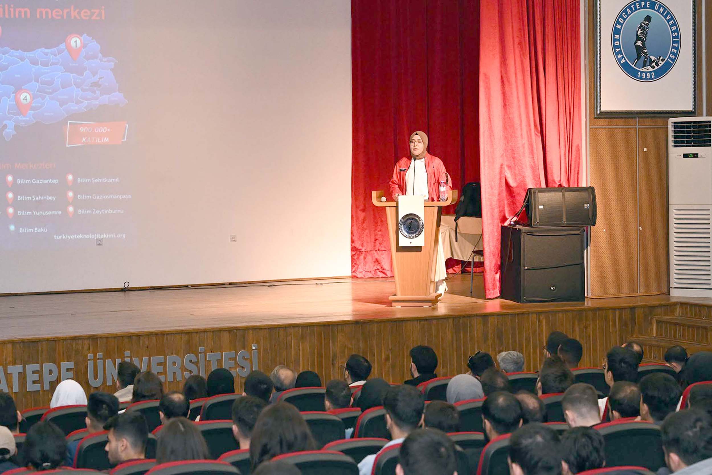 AKÜ’de düzenlenen Özdemir Bayraktar Milli Teknoloji Burs Programı tanıtım toplantısında