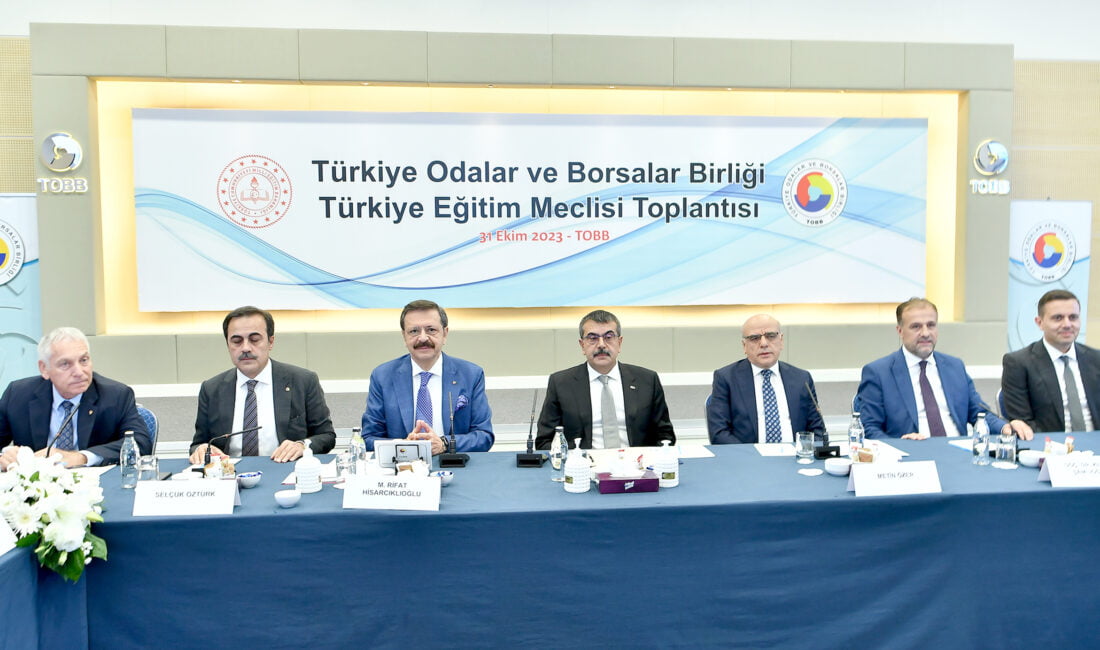   TOBB Türkiye Eğitim Meclisi Toplantısında konuşan TOBB Başkanı M.Rifat