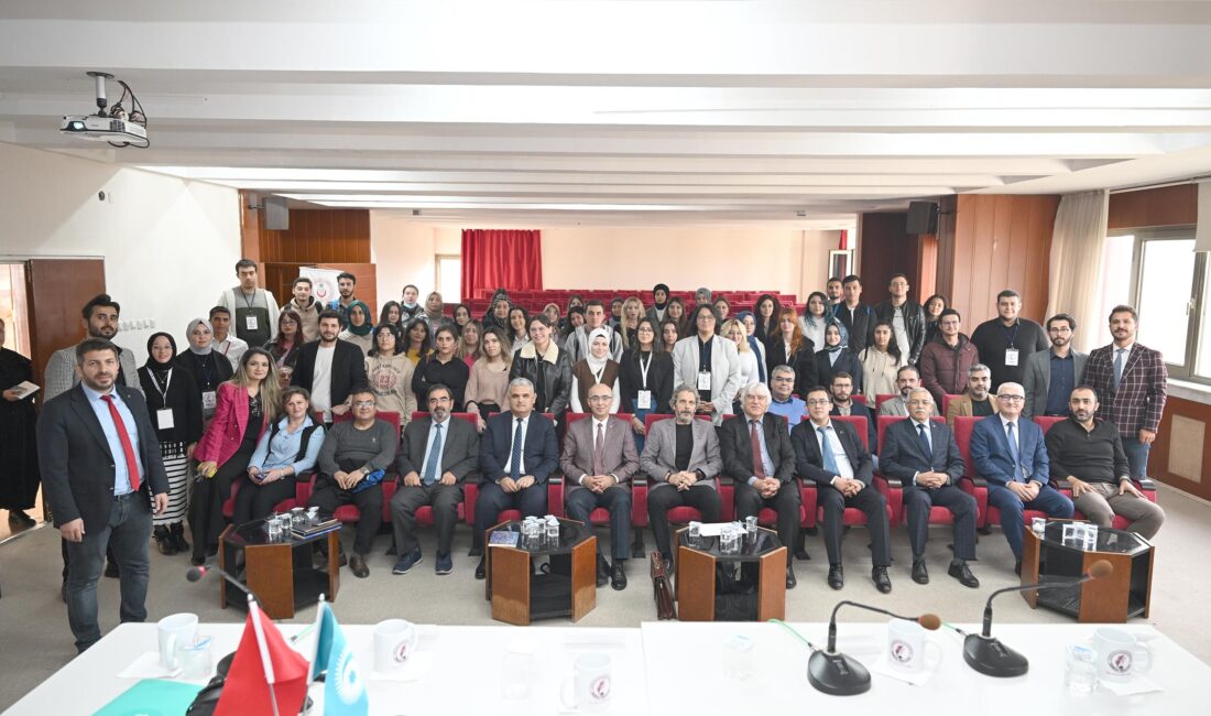 Afyon Kocatepe Üniversitesi (AKÜ) Çağdaş Türk Lehçeleri ve Edebiyatları Bölümü,