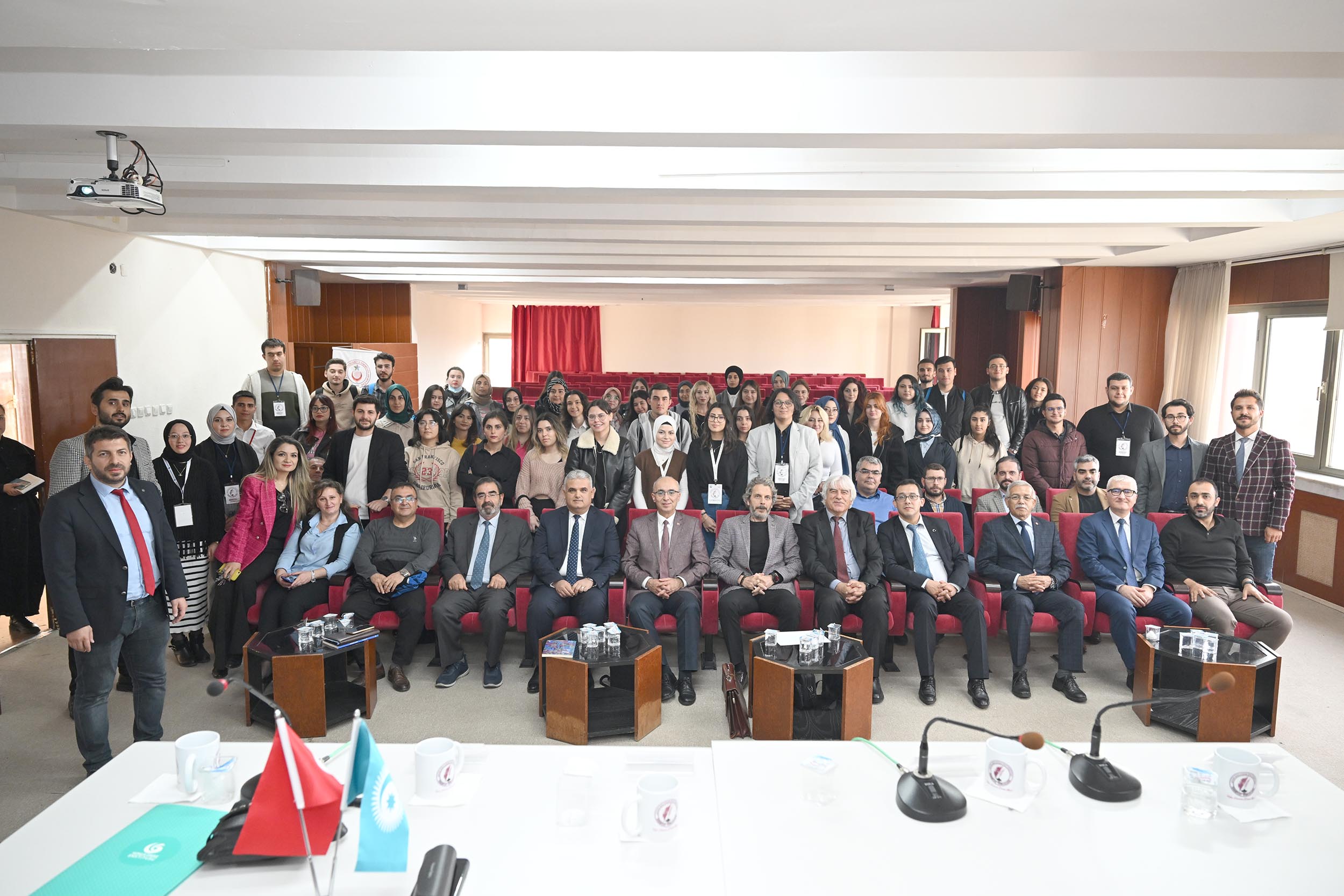 Afyon Kocatepe Üniversitesi (AKÜ) Çağdaş Türk Lehçeleri ve Edebiyatları Bölümü,