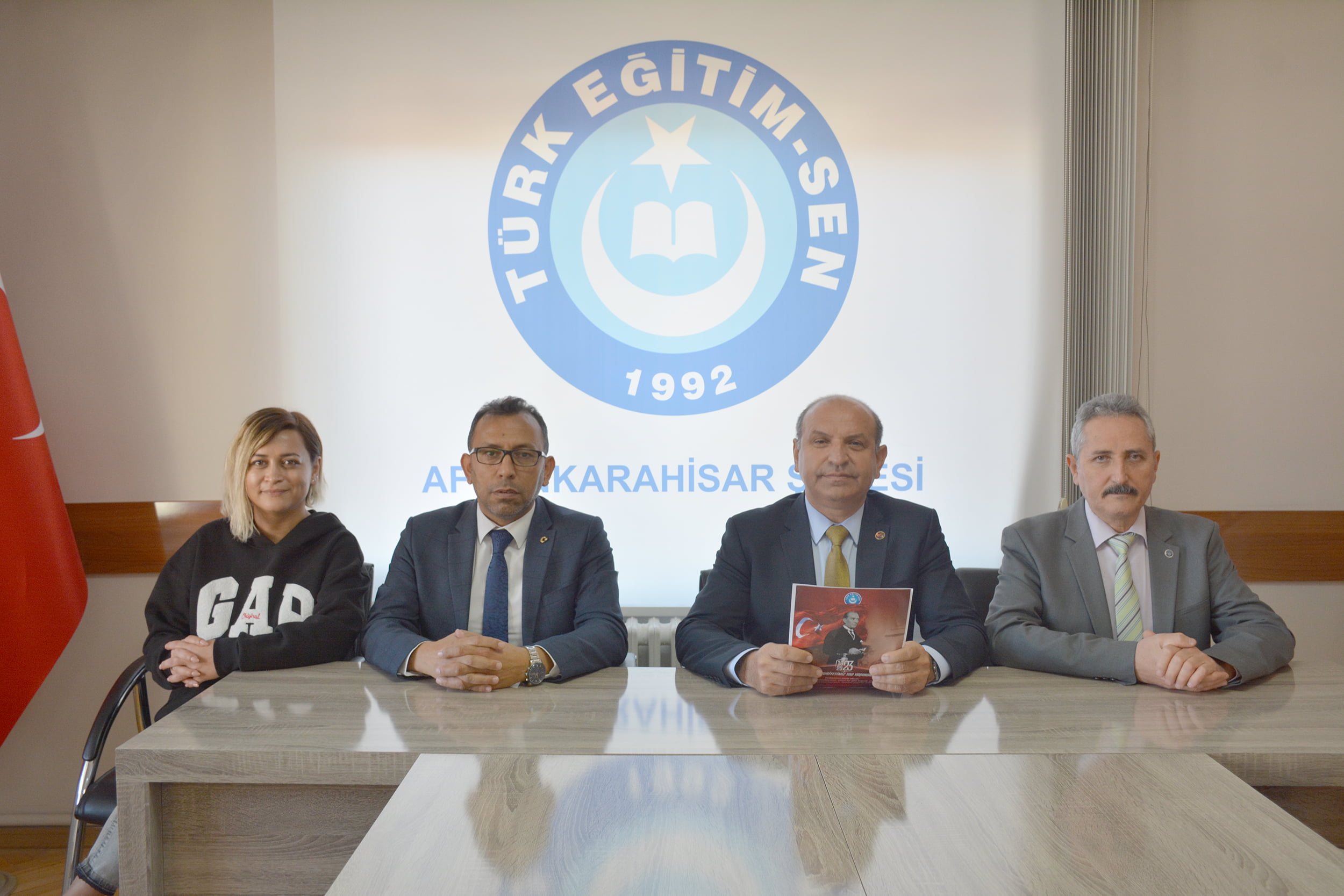 24 Kasım Öğretmenler Günü’nde Milli Eğitim Bakanlığı tarafından öğretmenlere ‘Beyaz