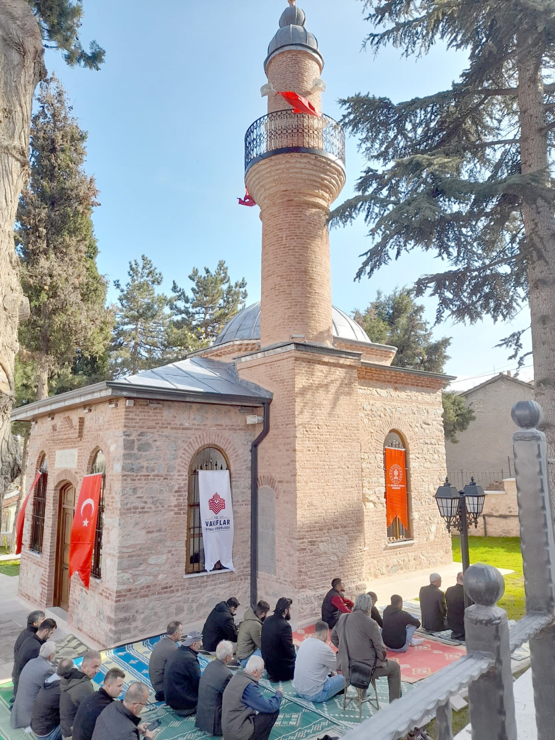 Osmanlı’nın ilk eseri Ertuğrul Gazi Mescidi yeni yüzüyle ibadete açıldı.