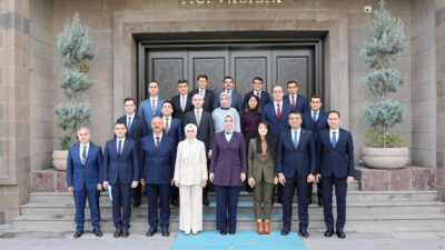 Vali Doç. Dr. Kübra Güran Yiğitbaşı başkanlığında vali yardımcıları ve