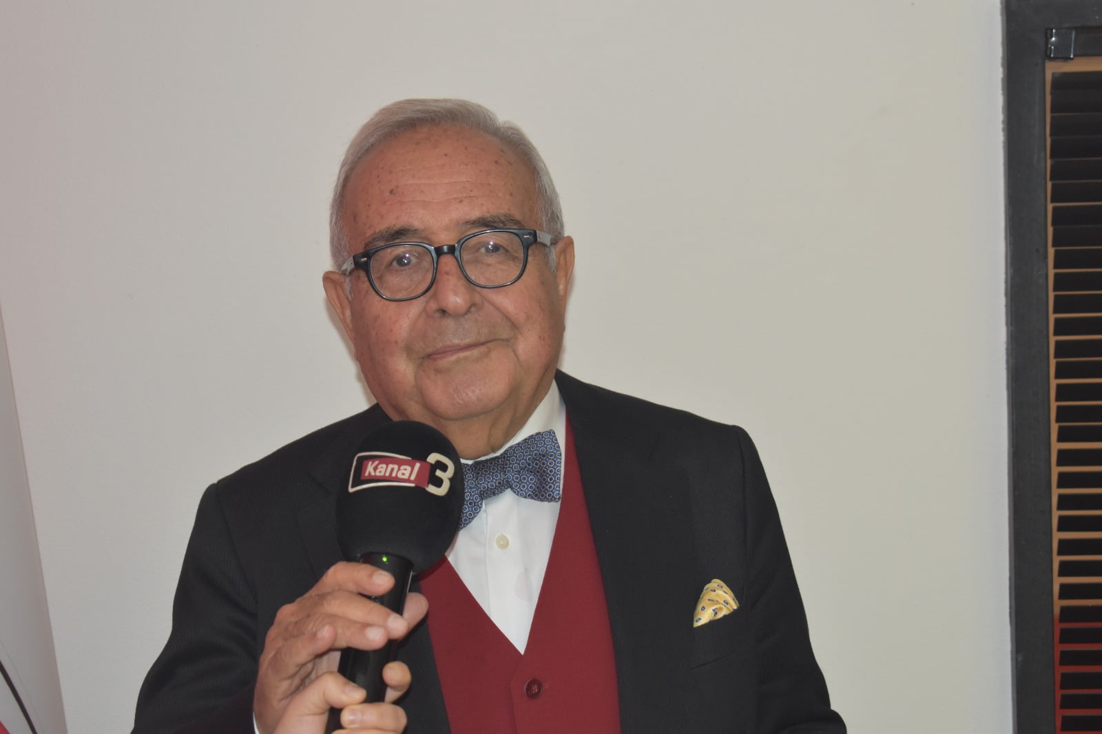 Kanal 3 ve Gazetemize açıklamalarda bulunan Emekli Büyükelçi, Çağ Üniversitesi