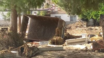 Aydın’ın Söke ilçesinde etkili olan sağanak yağış nedeniyle yaşanan sel