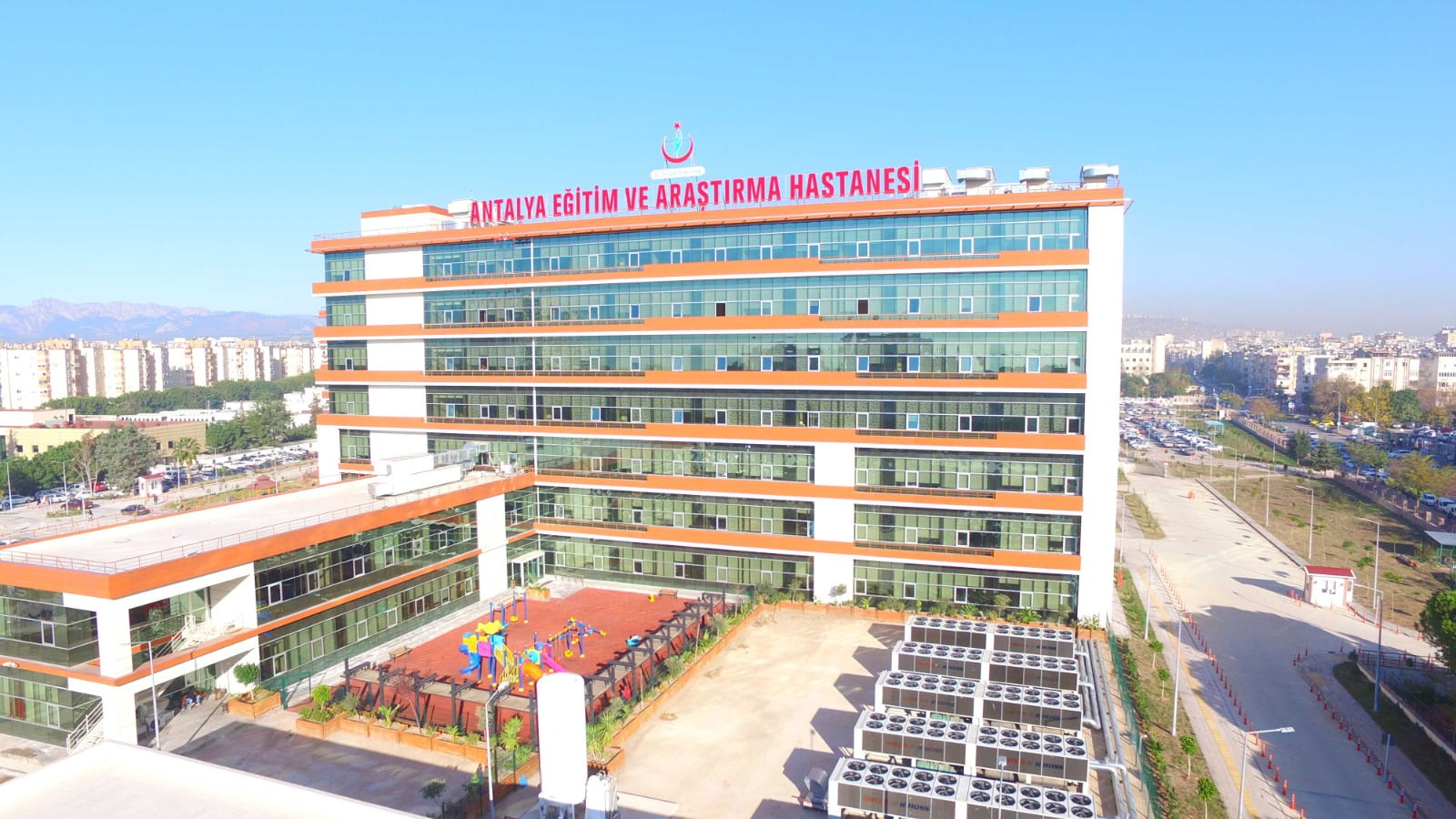 Antalya Eğitim ve Araştırma Hastanesi Çocuk Acil Bölümü’nde bir hasta