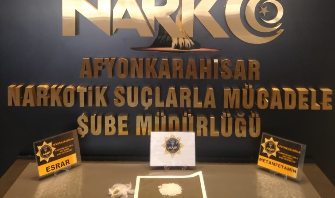 Uyuşturucu tacirleri yakalandı Emniyet ekipleri, Çay ilçesinde yaptıkları ikamet aramalarında uyuşturucu maddeler ele