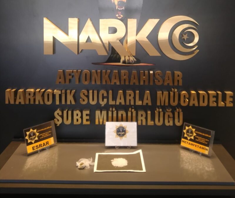 Emniyet ekipleri, Çay ilçesinde yaptıkları ikamet aramalarında uyuşturucu maddeler ele