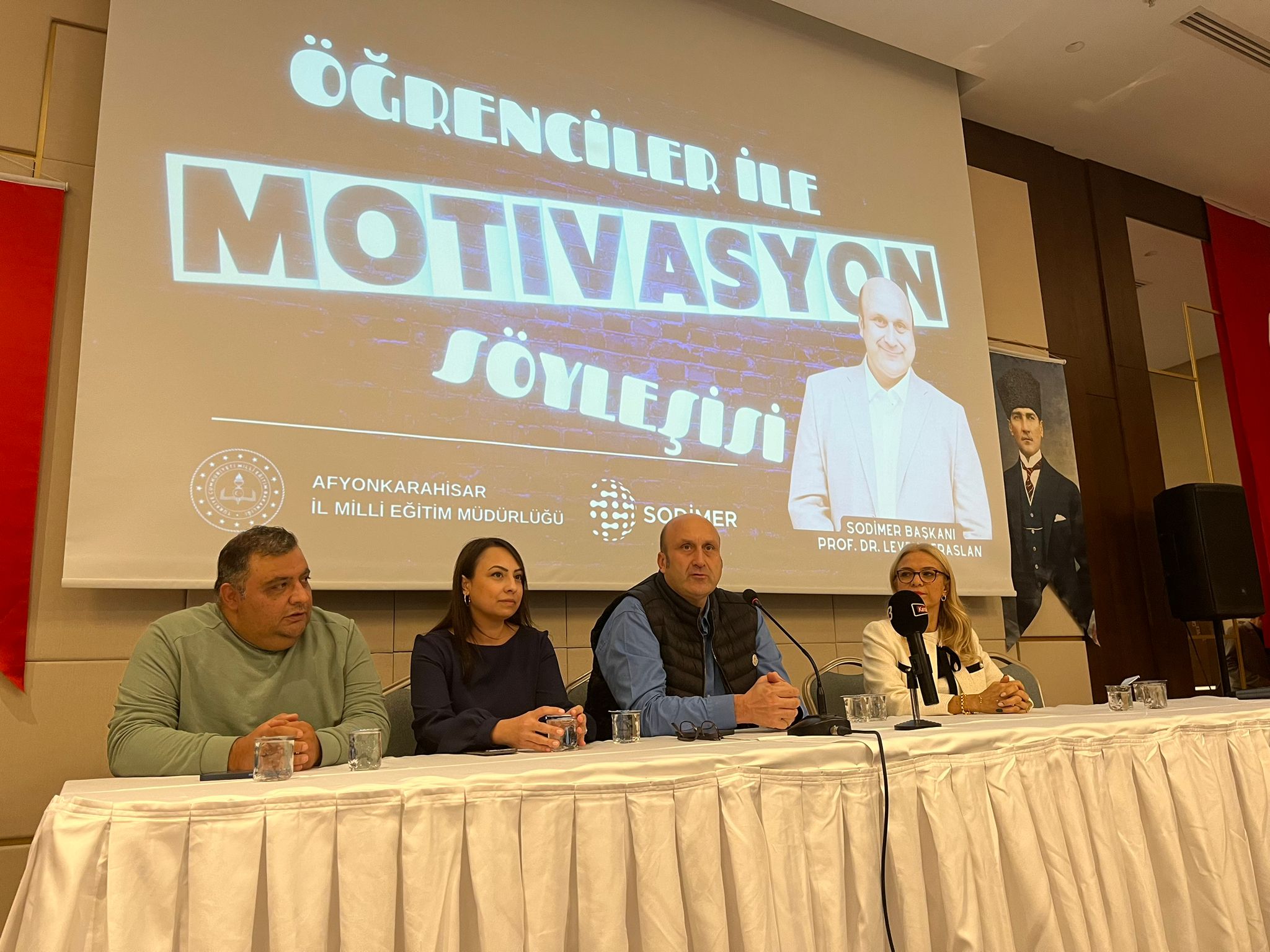 Afyonkarahisar valisi Kübra Güran Yiğitbaşı’nın öncülüğünde düzenlenen “Öğrenciler İle Motivasyon