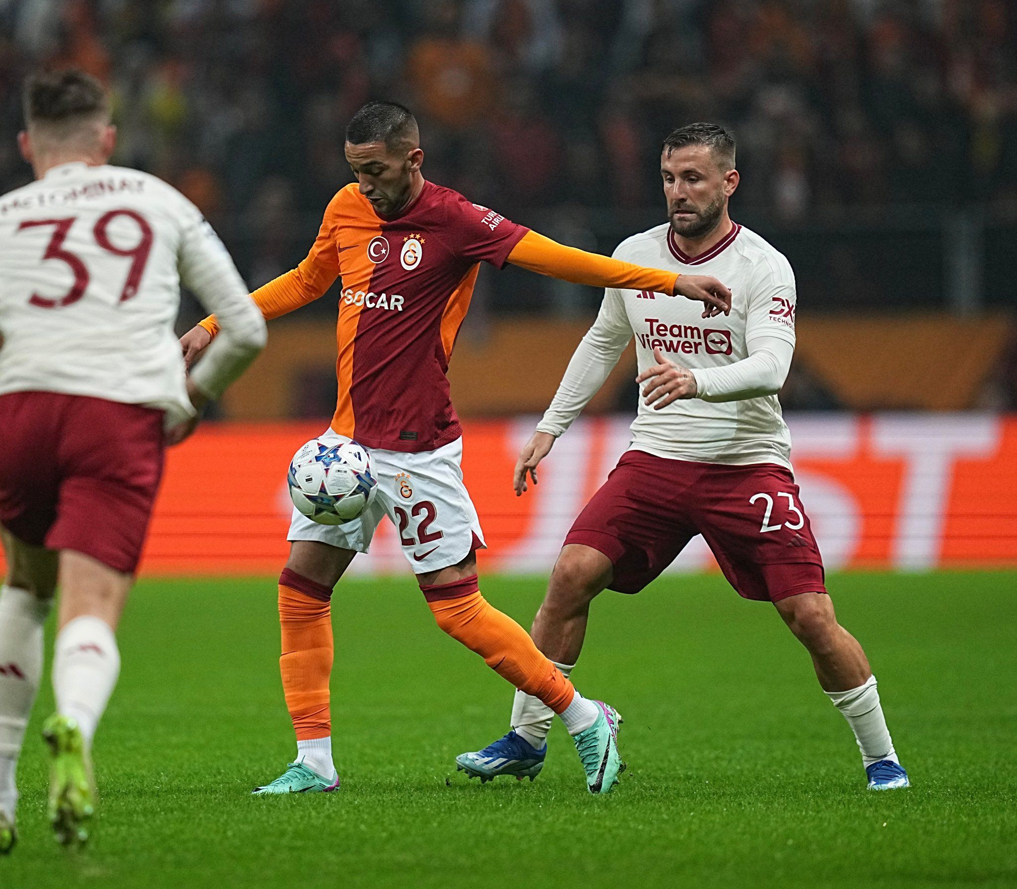 Sarı-kırmızılı temsilcimiz iki farklı geriye düştüğü maçta Manchester United’la 3-3