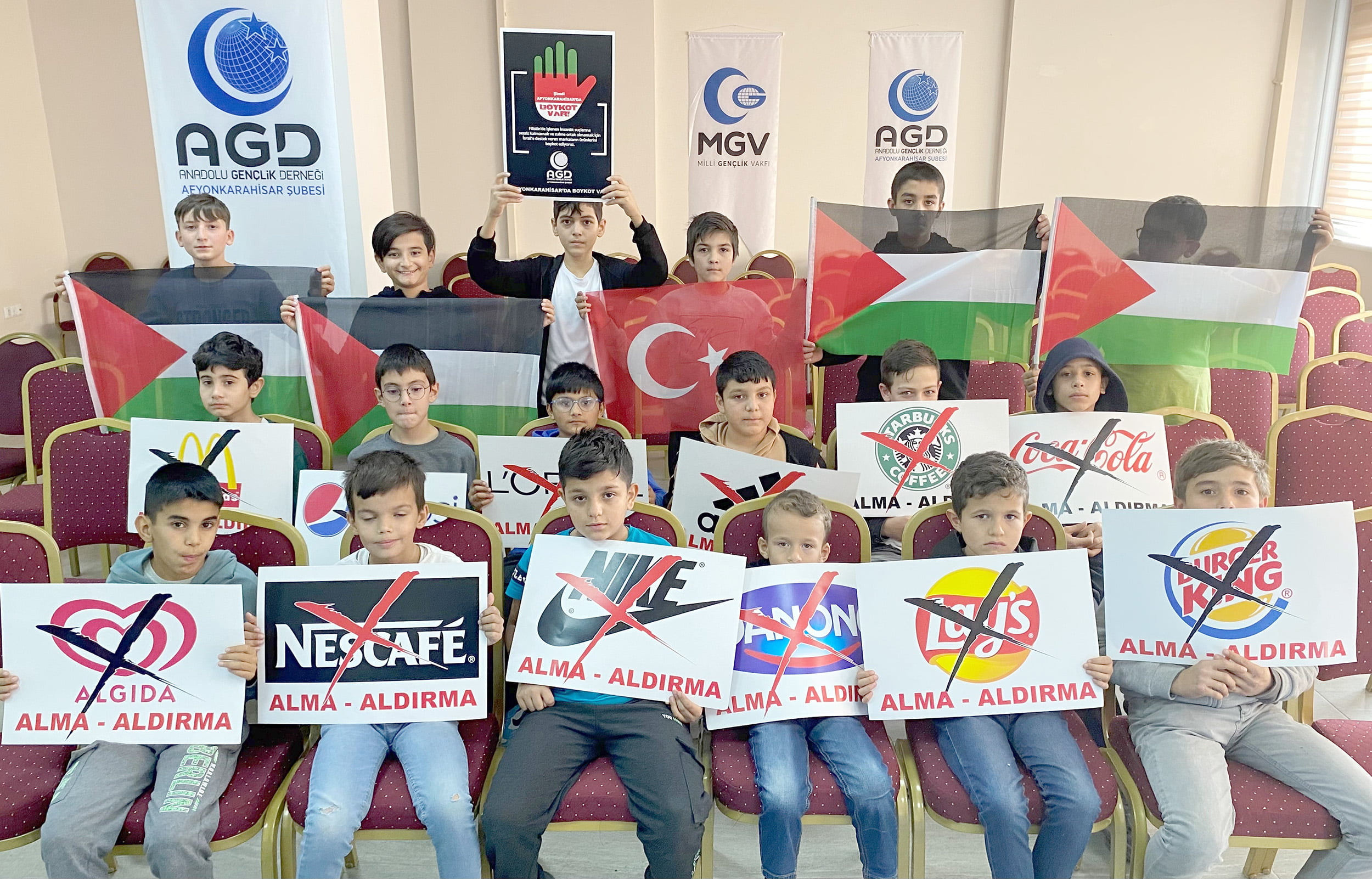 Anadolu Gençlik Derneği (AGD) Afyonkarahisar Şubesi Ortaokullar Kaşif Grubu öğrencileri