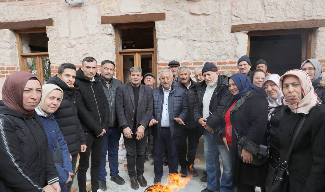 Afyonkarahisar Belediyesi’nin çalışmalarını belde başkanları ve AK Parti Mahalle temsilcilerine