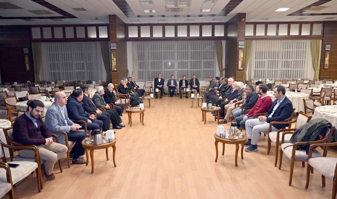 AKÜ Çarşamba Sohbetlerinde konuşan AKÜ Rektörü Prof. Dr. Mehmet Karakaş,
