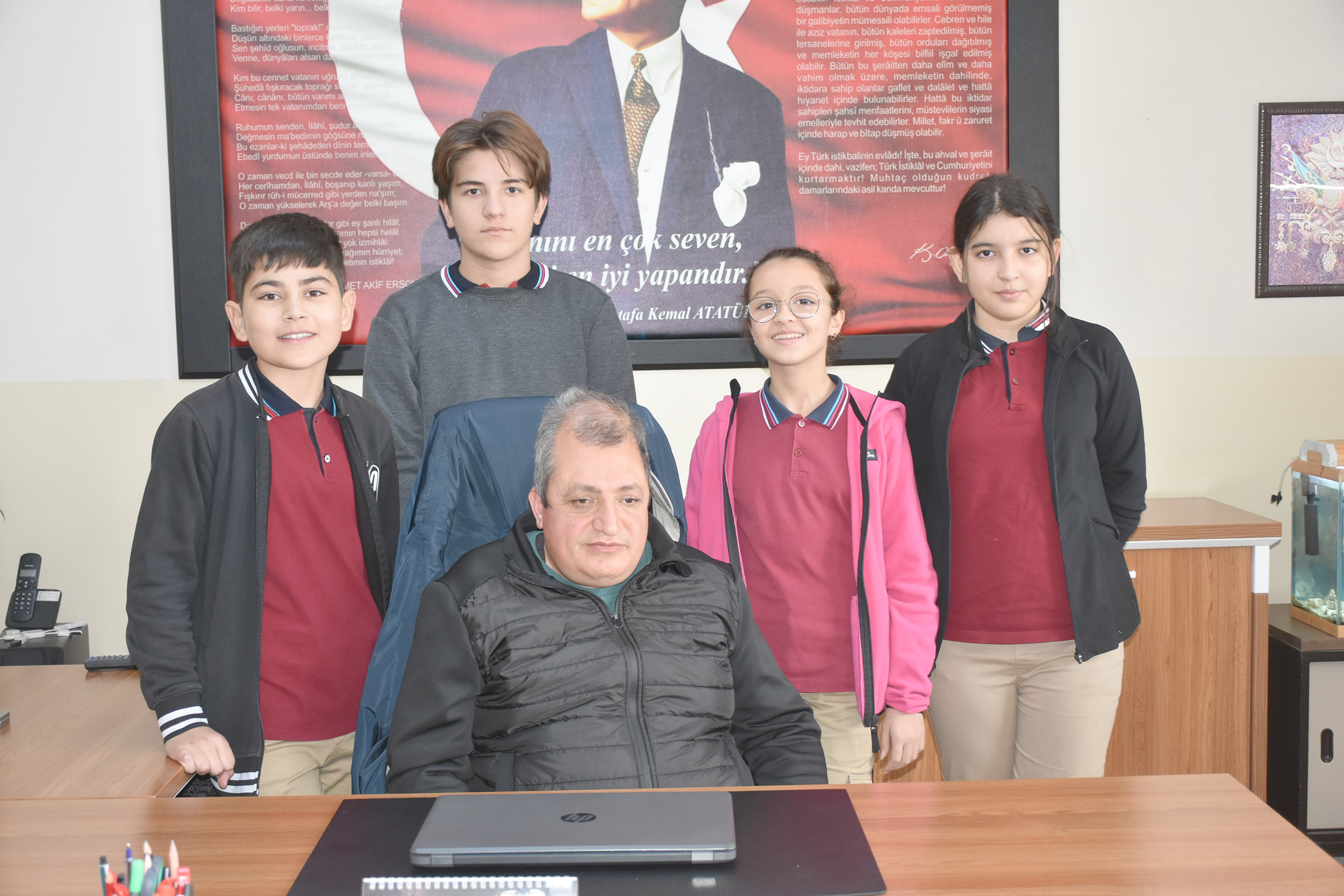 Afyonkarahisar’da yaşayan 47 yaşındaki görme engelli rehberlik öğretmeni Hasan Hüseyin