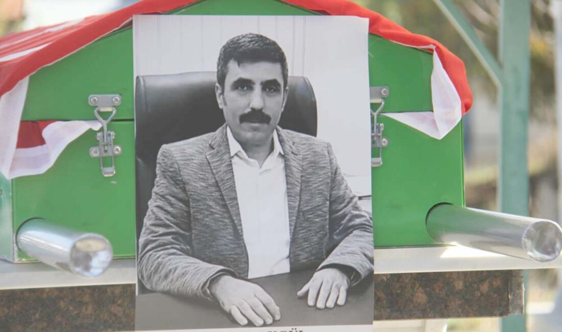 Antalya’nın Aksu ilçesinde yolun karşısına geçmek isterken tırın çarpması sonucu