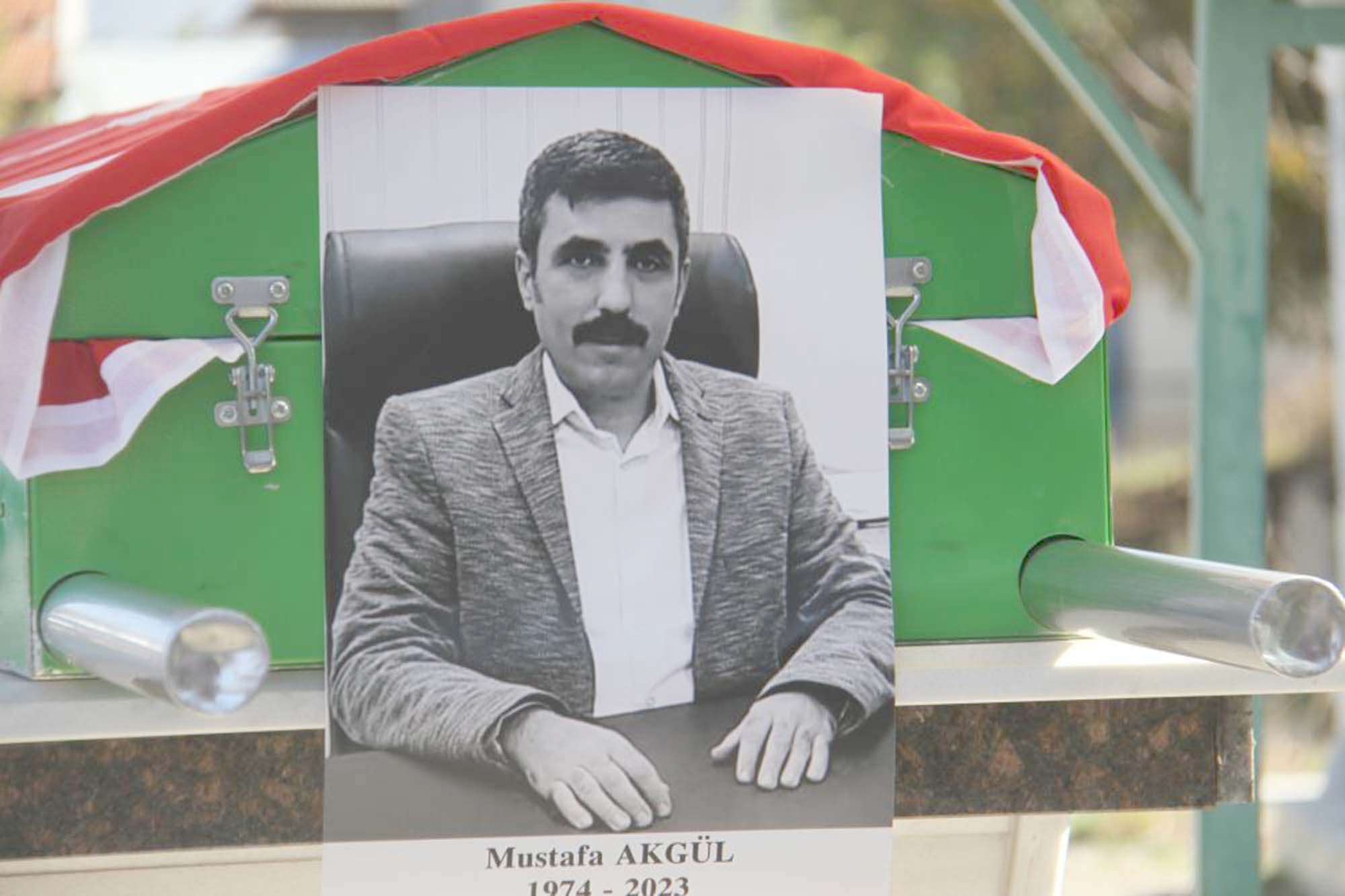Antalya’nın Aksu ilçesinde yolun karşısına geçmek isterken tırın çarpması sonucu