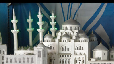 Afyonkarahisar’da camilerin 3 boyutlu maketlerini yapan ve 70 yıldan fazla