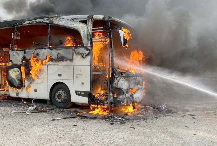 Konya’nın Ereğli ilçesinde bir yolcu otobüsü alev alev yandı. Yangın,
