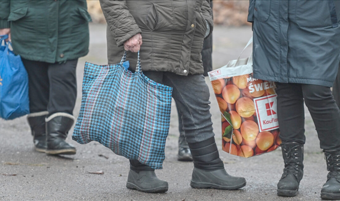  Polonya’da 2022 yılında aşırı yoksulluk içinde yaşayan sayısının 1,8 milyon