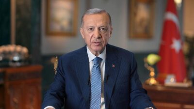Cumhurbaşkanı Erdoğan, Özbekistan’da gerçekleştirilen Ekonomik İşbirliği Teşkilatı Liderler Zirvesi’nde önemli