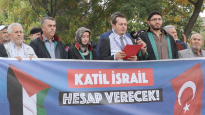 Saadet Partisi Afyonkarahisar İl Başkanı Beytullah Karataş, partililerle birlikte, Filistinli