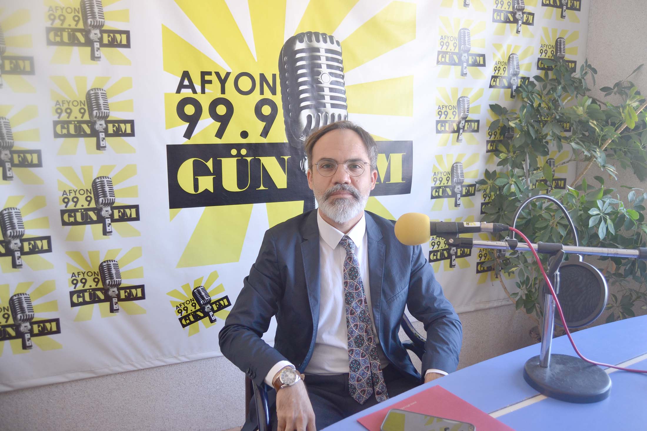 Gün FM’e konuk olan AFSÜ İç Hastalıkları Ana Bilim Dalı