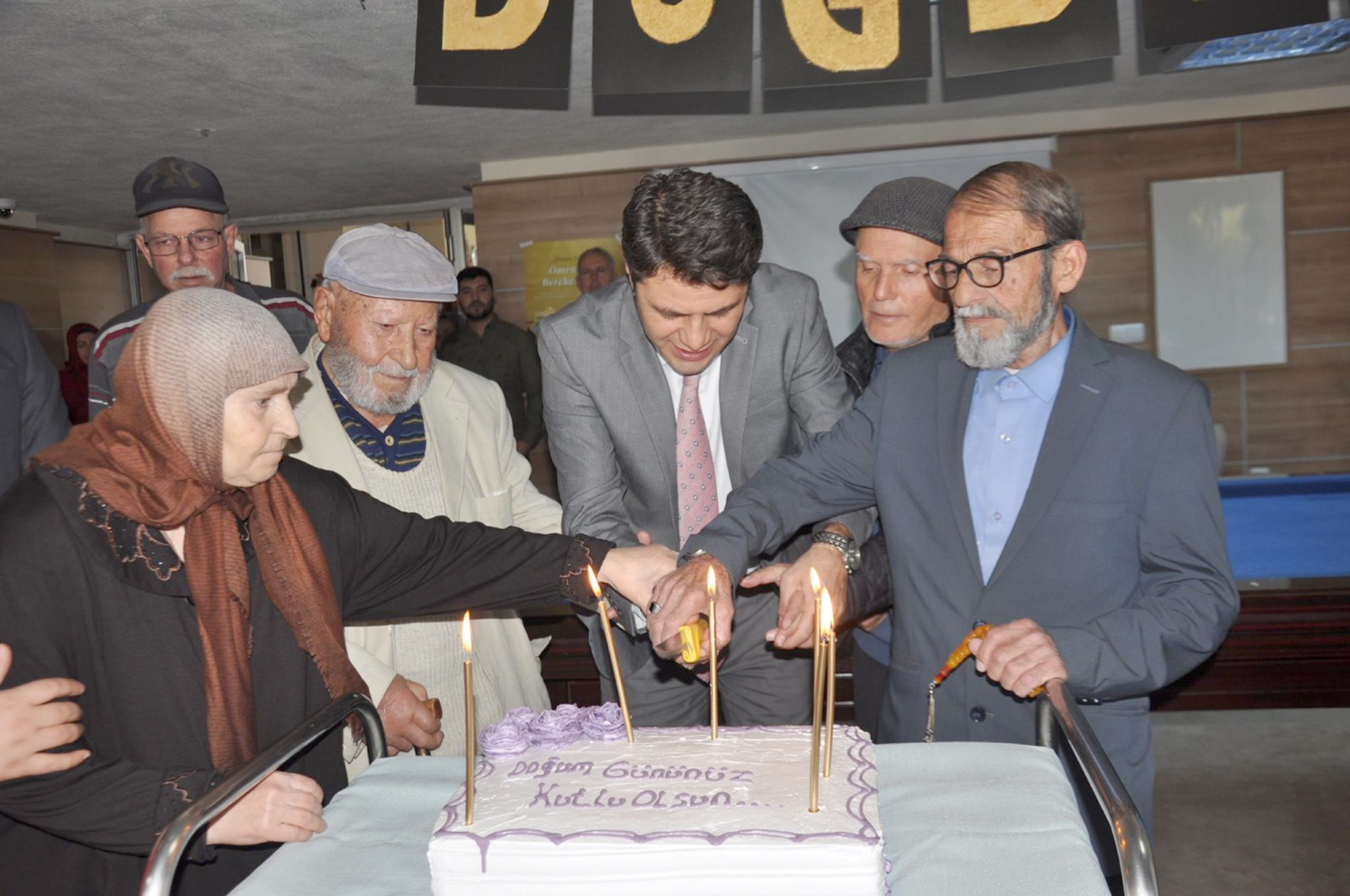   Sandıklı Kaymakamı Önder Çengel, Hüseyin Develi Huzurevi sakinleri ile