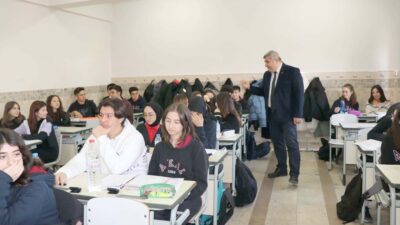 Afyonkarahisar İl Milli Eğitim Müdürü Miraç Sünnetçi, gençlerin her zaman