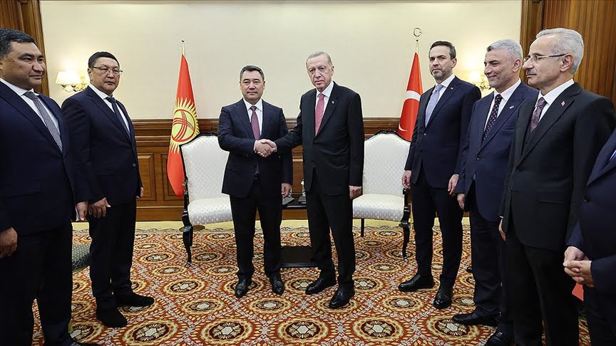 Cumhurbaşkanı Recep Tayyip Erdoğan, Kırgızistan Cumhurbaşkanı Sadır Caparov ile görüştü.