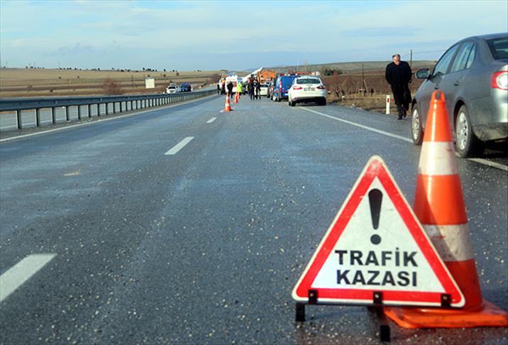 Afyonkarahisar’da 2 otomobilin çarpıştığı kazada sürücüler yaralandı. Kaza, kent merkezi
